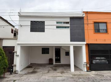 Casa de 4 habitaciones, Monterrey · Casa en Renta en Mision Cumbres, Monterrey