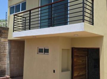 Casa · 330m² · 3 Recámaras · 2 Estacionamientos · Casa en Centro Sur