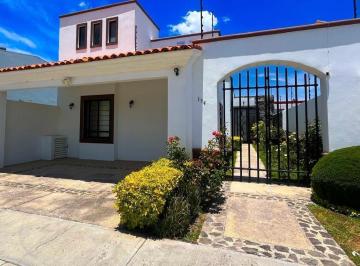 Casa · 219m² · 3 Recámaras · Oportunidad, Casa de un Piso en Venta en Cumbres del Lago Juriquilla!