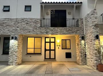 Casa · 156m² · 3 Recámaras · 2 Estacionamientos · Casa en Fraccionamiento Sacromonte