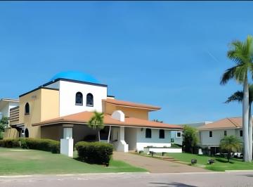 Casa · 461m² · 4 Recámaras · 2 Estacionamientos · Casa en Lagunas de Miralta