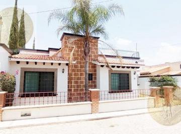 Casa · 196m² · 3 Recámaras · 3 Estacionamientos · Casa - Congregacion Hacienda Grande