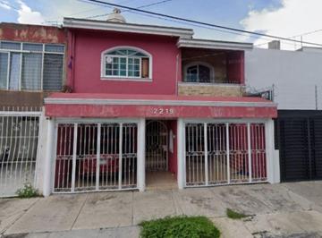 Casa de 4 habitaciones, Zapopan · Venta de Casa en Colonia Tabachines Zapopan Calle Paseo de Los Tejocotes 2219