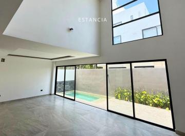 Casa · 327m² · 3 Recámaras · Casa en Vía Cumbres en Venta o Renta