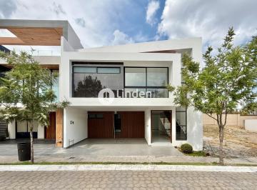 Casa · 330m² · 4 Recámaras · 3 Estacionamientos · Casa en Venta en Parque Colima, Lomas de Angelópolis III