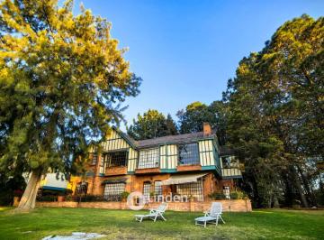 Casa · 1363m² · 9 Recámaras · 8 Estacionamientos · Casa en Venta en Fraccionamiento Mirador La Calera, Zona La Calera, Puebla.