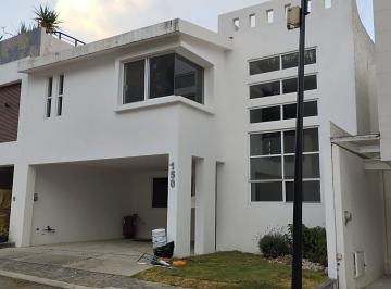 Casa · 270m² · 5 Recámaras · 2 Estacionamientos · Venta de Amplia Casa en Zerezotla Dentro de Fraccionamiento con Áreas Verdes