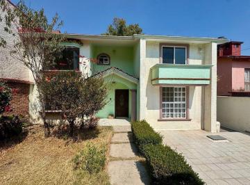 Casa · 270m² · 4 Recámaras · 2 Estacionamientos · Casa en Venta en Bosques del Lago en Cuautitlán Izcalli con Terraza y Jardín