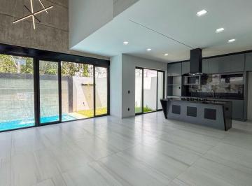 Casa · 310m² · 3 Recámaras · 3 Estacionamientos · Casa en Venta en Fraccionamiento Vía Cumbres