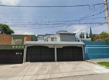 Casa de 5 habitaciones, Naucalpan de Juárez · Casa en Venta en Ciudad Satélite, con 5 Habitaciones y 340 m² de Superficie de Terreno