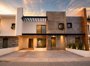 Casa · 337m² · 4 Recámaras · 3 Estacionamientos · Casa en Preventa en Lomas de Angelopolis, Cascatta, 3 Recamaras.