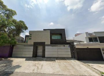 Casa de 5 habitaciones, Naucalpan de Juárez · Casa en Venta en Ciudad Satélite, con 685 m² de Superficie de Terreno, 5 Habitaciones