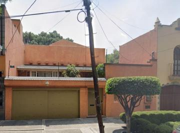 Casa de 4 habitaciones, Coyoacán · Casa en del Carmen de Recuperacion Bancaria, Excelente Espacio