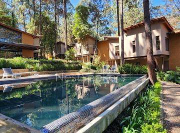 Casa en condominio de 2 habitaciones, Valle de Bravo · Casa en Venta Cerca de Avandaro