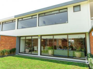 Casa · 233m² · 3 Recámaras · 2 Estacionamientos · Venta de Casa en Calimaya, Hall de Doble Altura y Jardín Privado – a 15 Min de Metepec