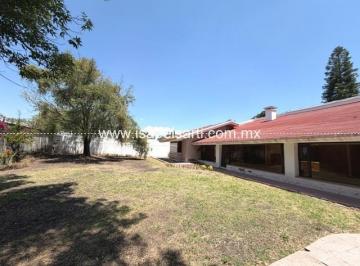 Casa · 898m² · 4 Recámaras · 12 Estacionamientos · Casa en Venta en Jurica