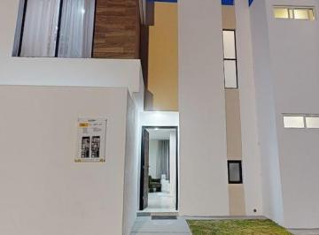Casa · 93m² · 2 Recámaras · 2 Estacionamientos · Casa en Venta en Fraccionamiento La Cartuja