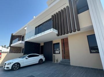 Casa · 430m² · 5 Recámaras · 3 Estacionamientos · Casa - Lomas de Juriquilla