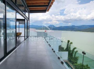 Casa de 4 habitaciones, Valle de Bravo · Casa en Venta con Vista Al Lago en Valle de Bravo