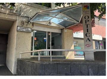 Local comercial · 31m² · 1 Estacionamiento · Local en Venta Sobre Maestros Veracruzanos, Xalapa, Ver. Excelente Oportunidad de Inversión