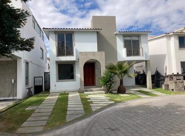 Casa en condominio · 250m² · 3 Recámaras · 4 Estacionamientos · Casa en Venta en Metepec Condominio Condado del Valle