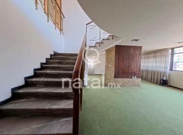 Casa de 4 habitaciones, Puebla · Casa en Venta de 370 m² de Construcción, con 4 Recámaras y 6 Estacionamientos, en Colonia Las Palmas
