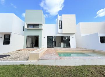 Casa · 235m² · 4 Recámaras · 2 Estacionamientos · Venta Casa Equipada de 4 Recámaras, Estudio en Privada Residencial Altozano con Amenidades Mérida