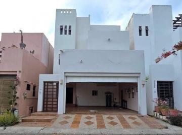 Casa · 400m² · 5 Recámaras · 2 Estacionamientos · Casa en Sábalo Country