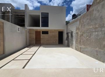 Casa · 162m² · 2 Recámaras · 2 Estacionamientos · Casa en Preventa Exclusiva en Av Patricio Trueba de Regil, Campeche