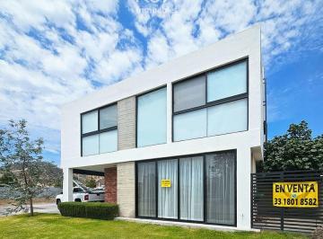 Casa de 2 habitaciones, Tlajomulco de Zúñiga · El Edén Residencial Tlajomulco de Zúñiga Casa Minimalista Entorno Verde, Tranquilo Acceso Controlado