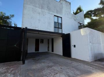 Casa de 2 habitaciones, Mérida · Townhouse de 2 Habitaciones con Jardín Ubicado en Montebello