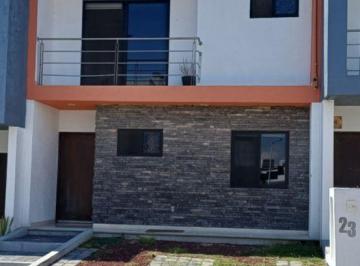 Casa de 4 habitaciones, Querétaro · Rento Casa en Campo Real Condominio Palazzo Queretaro