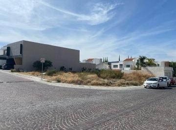 e3d8c4796ce89aade0d62405df2f9150ad84dc048985ef0ca960601f6b4010fc · Terreno en Esquina Fraccionamiento Cumbres del Lago 3