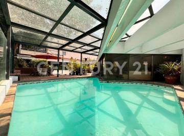 Casa · 570m² · 3 Recámaras · 3 Estacionamientos · Casa en Club de Golf México | Frente Al Campo | Alberca