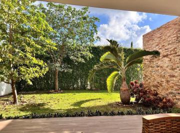 Casa en condominio de 3 habitaciones, Mérida · Hermosa Residencia en Esquina con Amplio Jardín