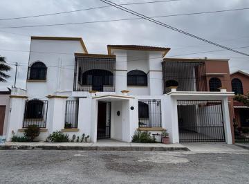 Casa · 352m² · 4 Recámaras · 2 Estacionamientos · Casa en Venta en Fraccionamiento Sierra Madre