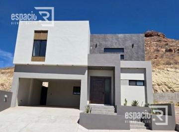 Casa · 275m² · 3 Recámaras · Casa en Venta en Asturias Frente a Parque