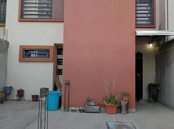 1 · Casa en Venta en Fraccionamiento Santa Sofía, Irapuato - Espaciosa y con Acceso Privado