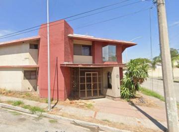 Casa de 4 habitaciones, Torreón · ¡Oportunidad Inigualable! Adquiere Esta Hermosa Propiedad en Torreón Coahuila.
