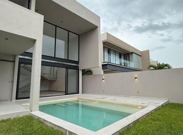 Casa · 495m² · 5 Recámaras · 3 Estacionamientos · Casa en Venta en Merida Yucatan