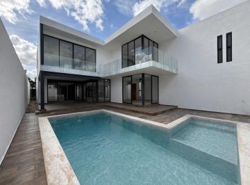 Casa de 4 habitaciones, Conkal · Residencia Premium de 4 Recámaras en Privada Arbórea