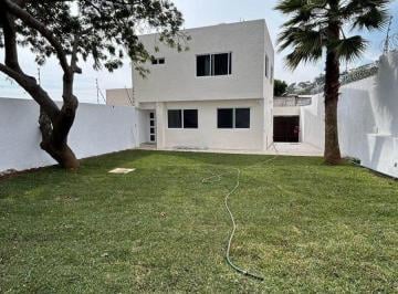 Casa de 3 habitaciones, Cuernavaca · Casa Grande Clima Fresco de Cuernavaca a Estrenar con Jardin