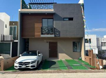 Casa · 190m² · 4 Recámaras · Venta de Casa Moderna en El Mirador Sobre Calle