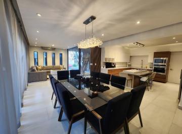 Casa · 329m² · 4 Recámaras · 2 Estacionamientos · Casa en Venta en Granada de Ladera en Esquina con Recámara en Planta Baja.