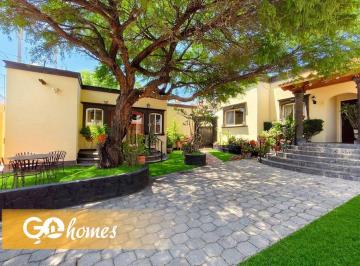Casa de 5 habitaciones, Tequisquiapan · Vistas Panorámicas y Amplitud Quinta con 2 Casas en Santillán, Tequisquiapan