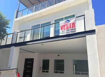 Casa de 4 habitaciones, León · Venta de Casa en Mayorazgo 4 Recamaras con Roof Garden
