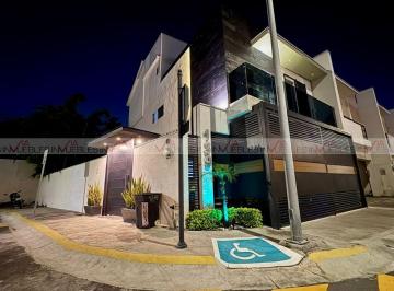 Casa · 207m² · 3 Recámaras · 2 Estacionamientos · Casa en Venta en Gral. Escobedo Centro