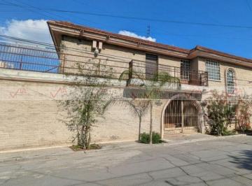 Casa · 410m² · 4 Recámaras · 4 Estacionamientos · Casa en Venta en Guadalupe