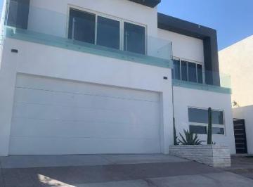 Casa · 496m² · 4 Recámaras · Casa en Venta en Bosques de San Francisco