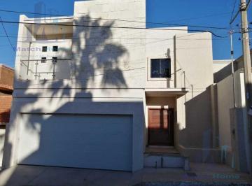 Casa · 253m² · 3 Recámaras · 2 Estacionamientos · Casa en Venta en Lomas Universidad